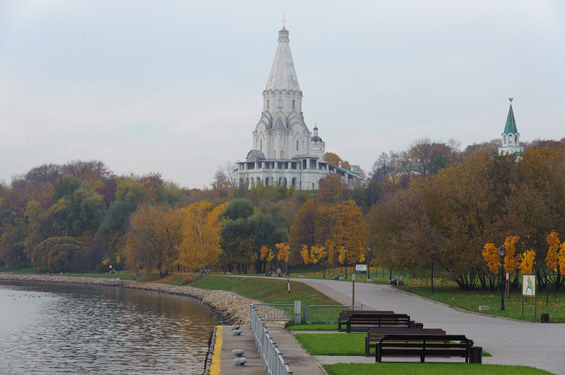 Коломенское Церковь осень